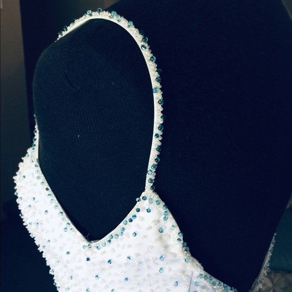 Bridal gown - Picture 3 of 7